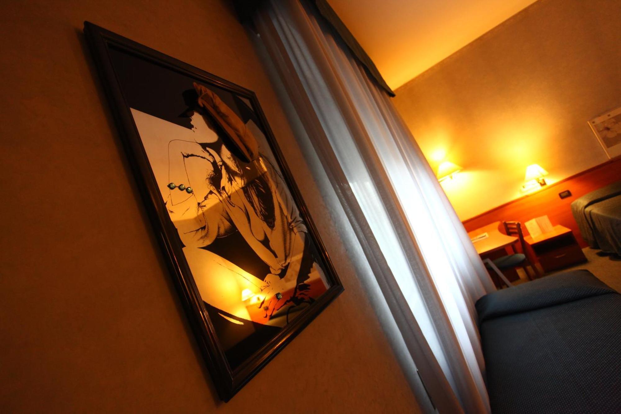 Hotel Lincoln Cinisello Balsamo Habitación foto