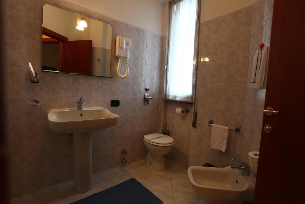Hotel Lincoln Cinisello Balsamo Habitación foto