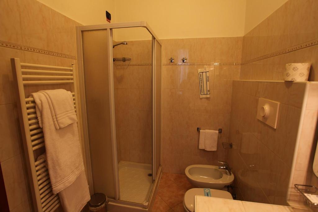 Hotel Lincoln Cinisello Balsamo Habitación foto
