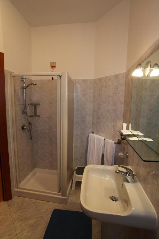 Hotel Lincoln Cinisello Balsamo Habitación foto